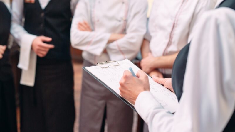 Training Restaurant Staff? Focus on These 10 Hands-on Topics